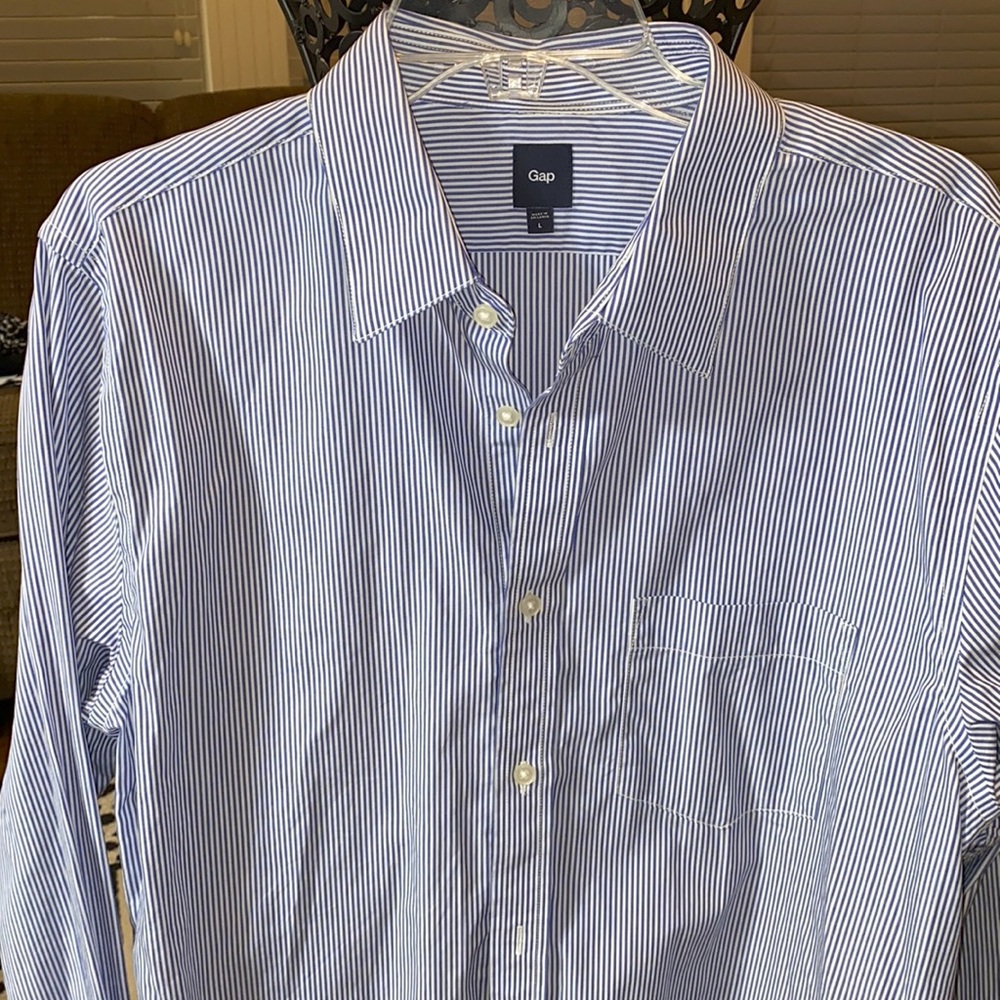 Gap men’s blue/white stripes button down shirt Large